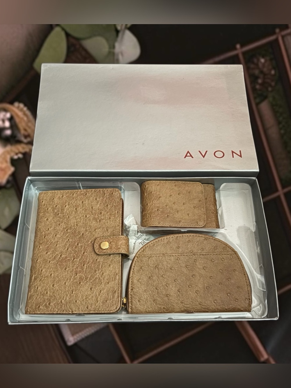 AVON Vintage Ostrich Look 3-Piece Gift Set Organizer Coin Purse Lipstick Holder